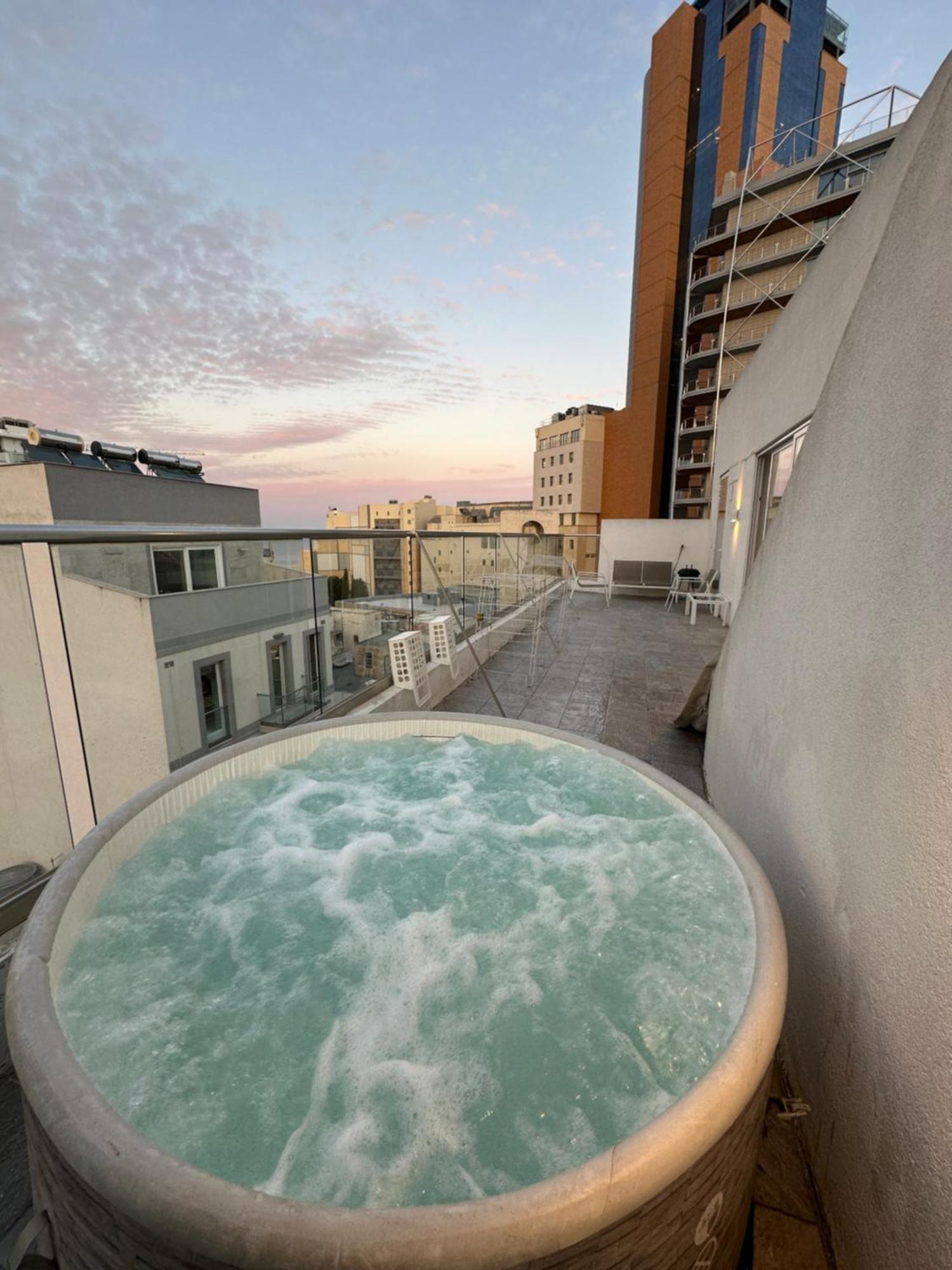Paceville Sea View Penthouse With Jacuzzi! San Ġiljan Extérieur photo