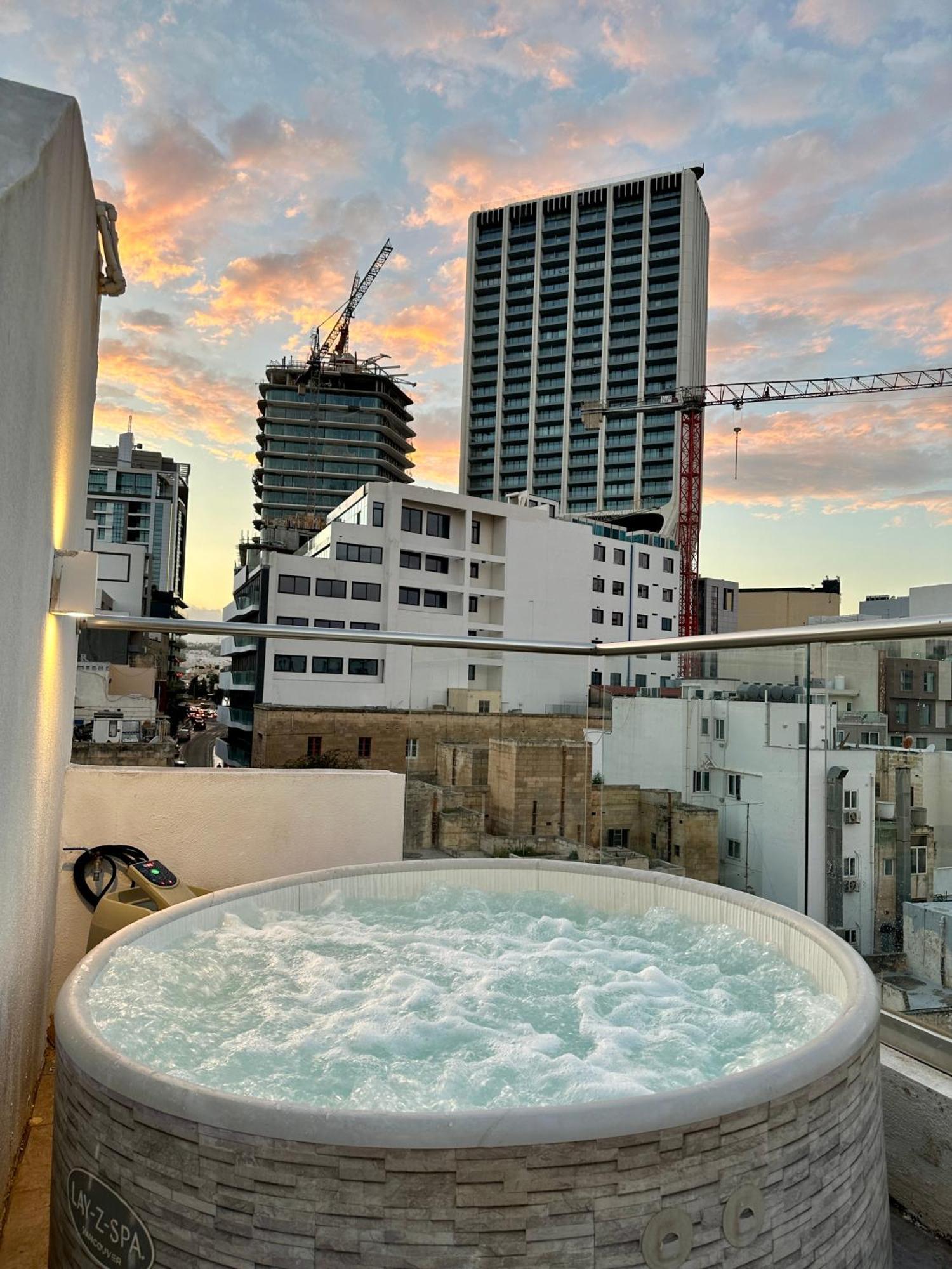 Paceville Sea View Penthouse With Jacuzzi! San Ġiljan Extérieur photo