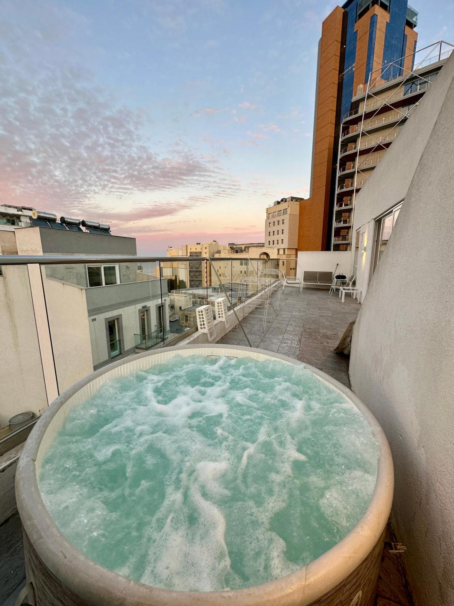 Paceville Sea View Penthouse With Jacuzzi! San Ġiljan Extérieur photo